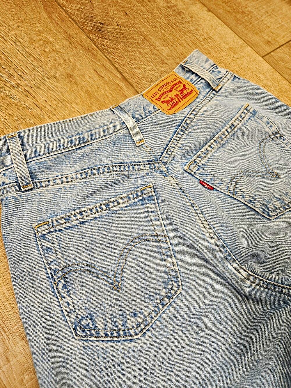 Levi's Women's High Waisted Straight Jeans (Relaxed Wide-Leg Cut) - W26 L31